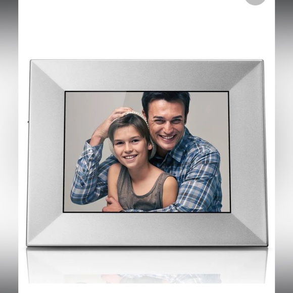 Nixplay Iris 8 Inch WiFi Cloud Digital Frame (Silver) - Picture 7 of 7
